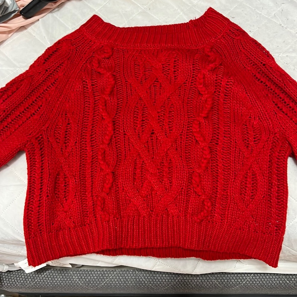 NWT Harper Heritage Red Chunky Cable-
Knit Crew Neck Sweater Size Small